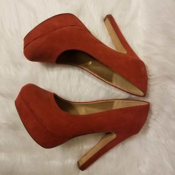 Heels - Picture 2 of 3